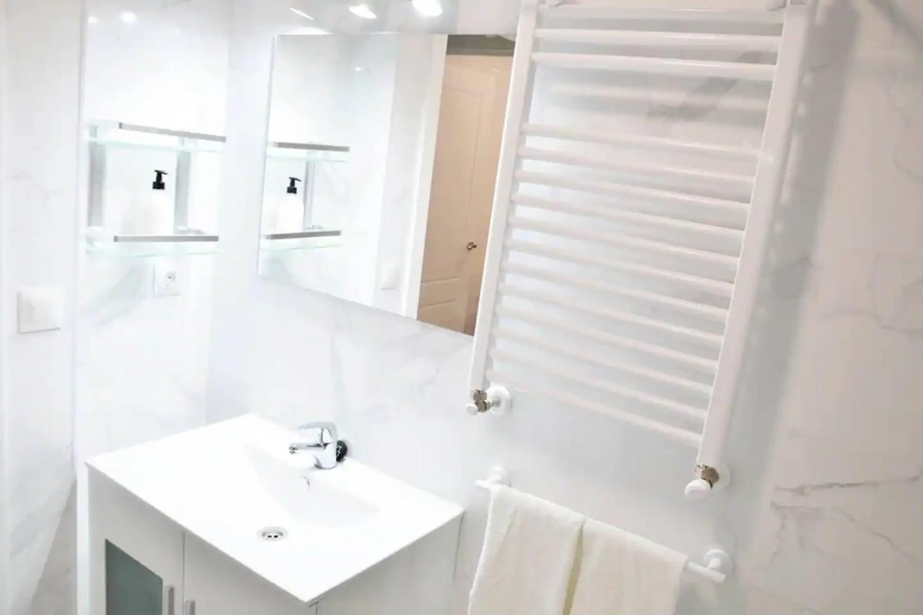 Nuevo De 3 En Calle Alta Apartamento *