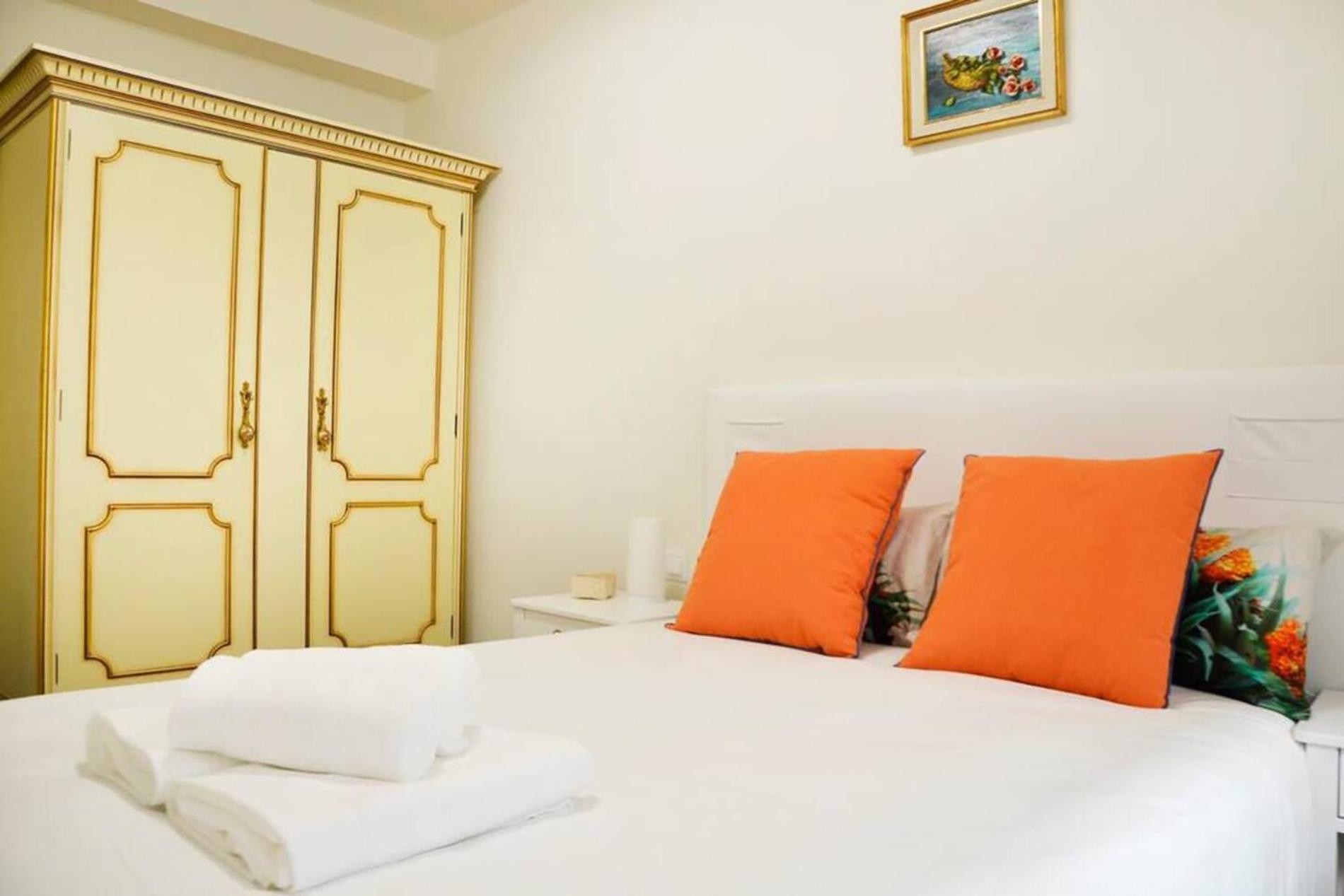 Apartamento Nuevo De 3 En Calle Alta *